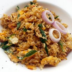 A picture of Fried Rice With Eggs And Curry Leaves.