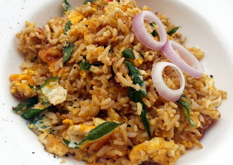 Tasy Fried Rice With Eggs And Curry Leaves