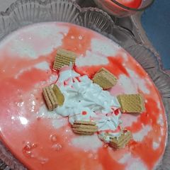 A picture of Strawberry cream dessert 🍨.