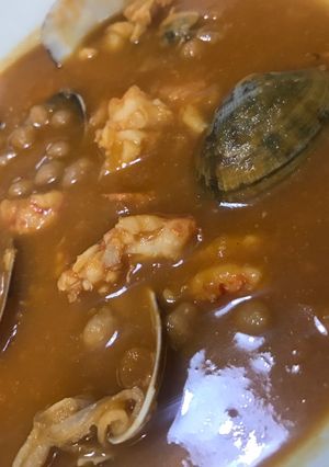 Una foto de Garbanzos con almejas y gambones