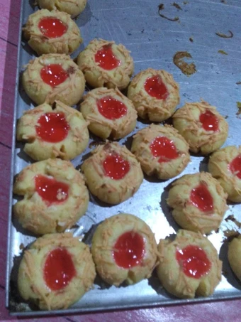 Easy Steps to Make Thumbprint strawbery cheddar cookies the So Delicious You can take Joss in your mouth