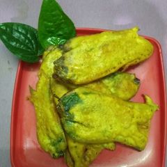 A picture of Tamalapaku(metal leaves) bajji.