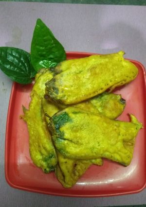 A picture of Tamalapaku(metal leaves) bajji.