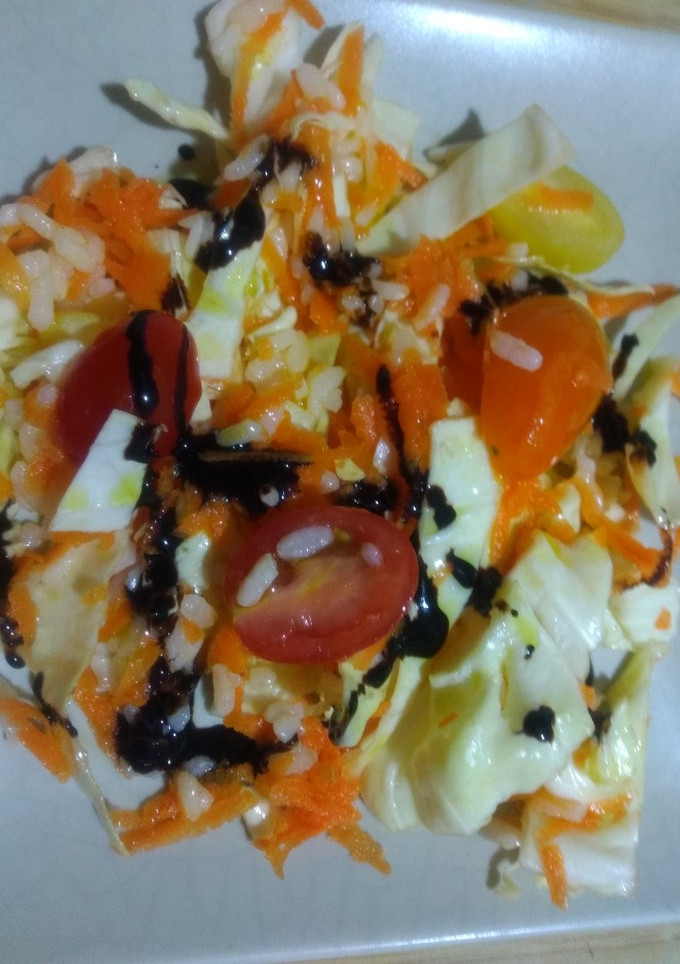 Una foto de Ensalada con arroz