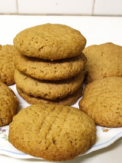 A picture of Peanut butter cookies.