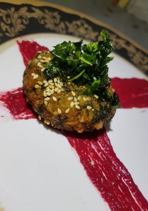 A picture of Lehsuni bathua tikki.