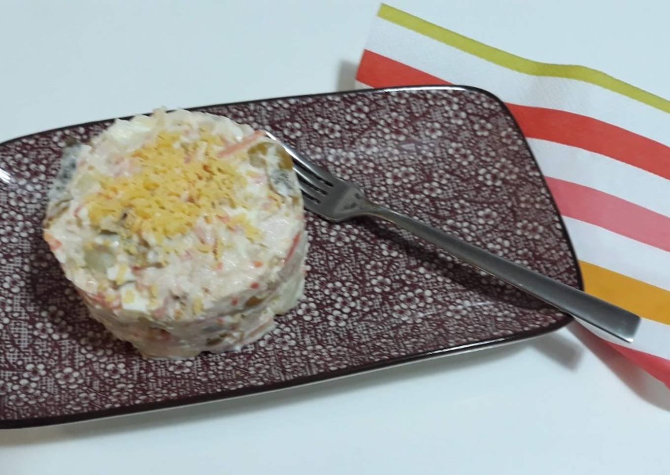 Ensaladilla de pollo con encurtidos