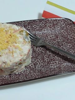Una foto de Ensaladilla de pollo con encurtidos