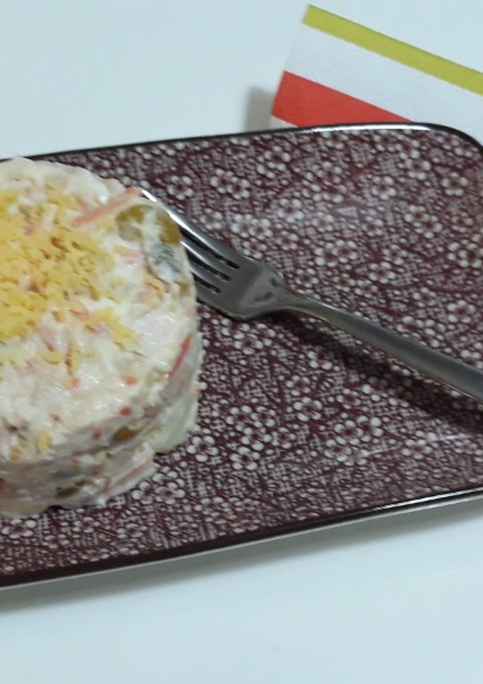 Una foto de Ensaladilla de pollo con encurtidos