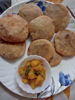 আলু পুরি (aloo puri recipe in Bengali) রেসিপির প্রধান ছবি