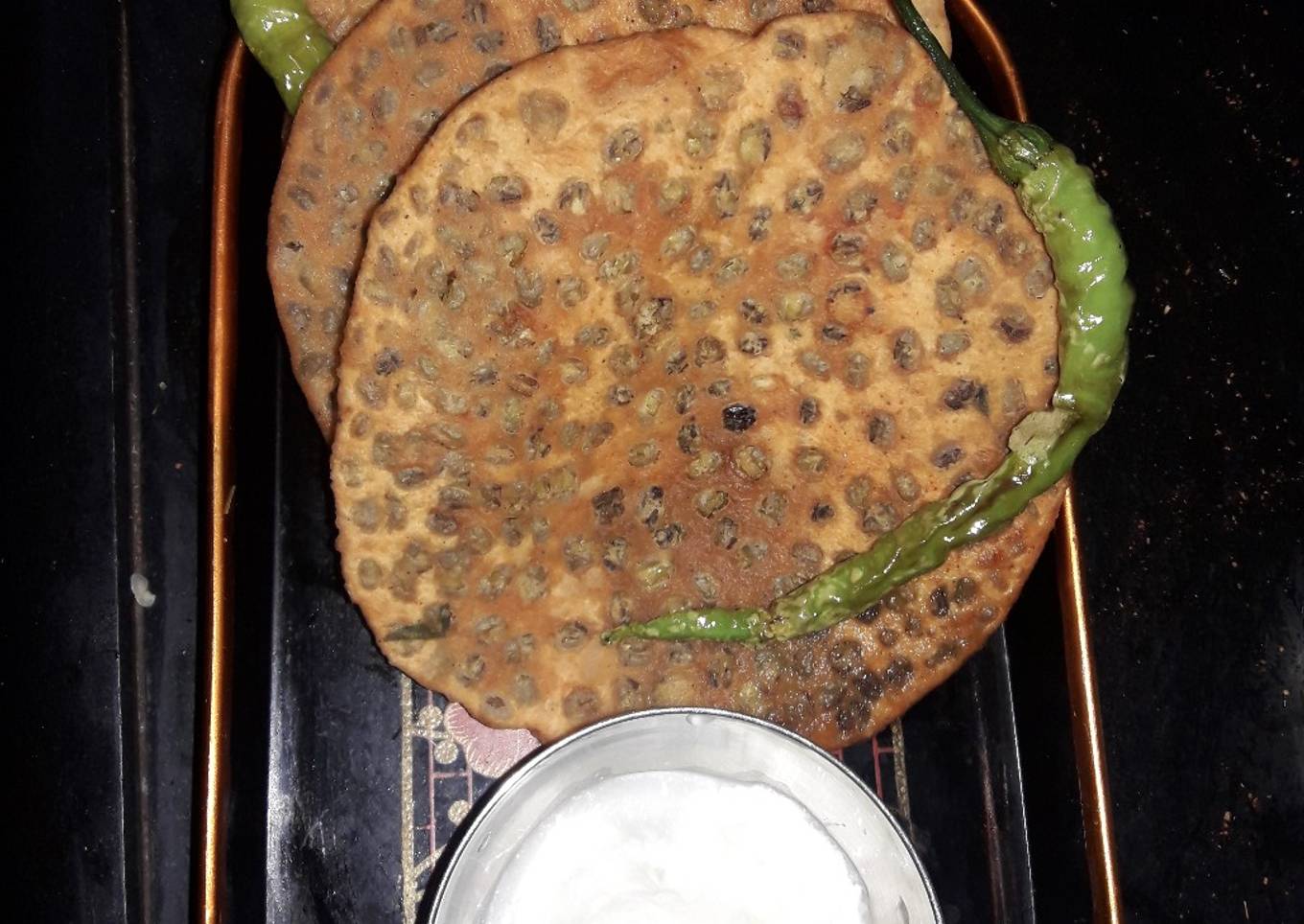 Green moong dal puri