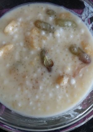A picture of Sabudana in a fruit dressing.