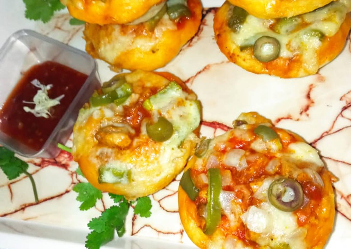 Chicken bbq pizza muffins