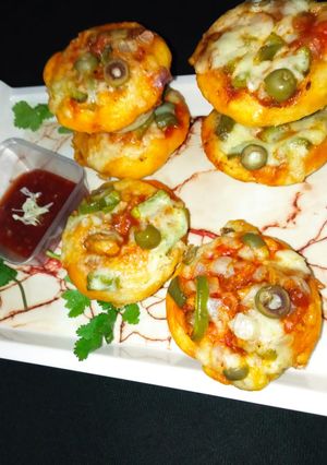 A picture of Chicken bbq pizza muffins.