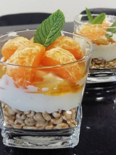 Una foto de Yogur con mascarpone, mandarina y sirope de agave