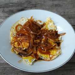 A picture of Telur ceplok saus mentega.
