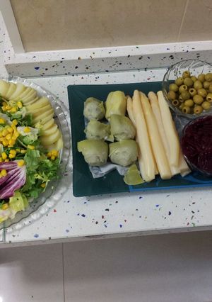 Una foto de Cena vegetal fría con queso fresco