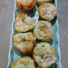 A picture of Shrimp Puffs.