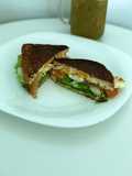 Sándwich fit de huevo y vegetales