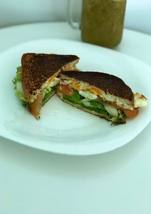 Una foto de Sándwich fit de huevo y vegetales