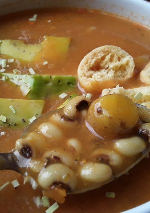 Una foto de Sopa🍲de frijoles cabecita negra🥘