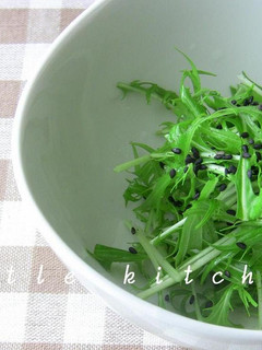 A picture of Mizuna Salad with Fragrant Sesame Oil.