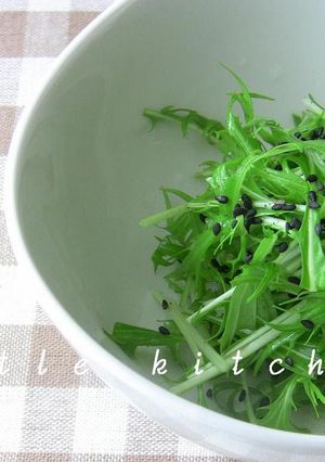 A picture of Mizuna Salad with Fragrant Sesame Oil.
