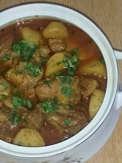 A picture of Aloo gosht shorba.