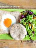 Roti gandum telor ceplok mix salad sayur