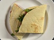 Una foto di piadina impasto