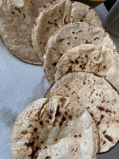 જુવાર નો રોટલો (Jowar Rotlo Recipe In Gujarati) રેસીપી મુખ્ય ફોટો