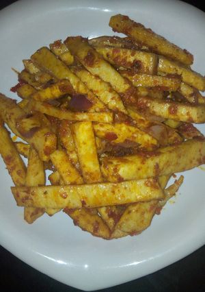 A picture of Freid yam in sauce.