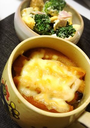 A picture of Easy Onion Gratin Soup with Bread Crusts.
