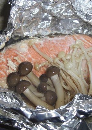 A picture of Easy Foil-Baked Salmon with Butter and Soy Sauce.