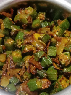 भिंडी प्याज़ की सब्जी (bhindi pyaz ki sabzi recipe in Hindi) रेसिपी मुख्य फोटो