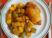 Una foto de pollo con pimiento morron