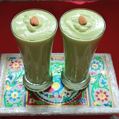 A picture of Avocado Banana and Nuts Smoothie.