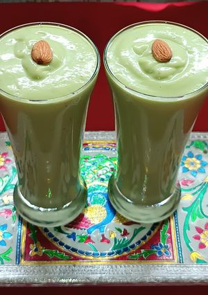 A picture of Avocado Banana and Nuts Smoothie.