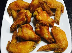Hình của món Cánh gà tẩm bột chiên giòn.