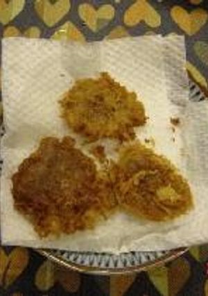 A picture of Yakisoba Sauce Flavored Senbei (Rice Crackers).