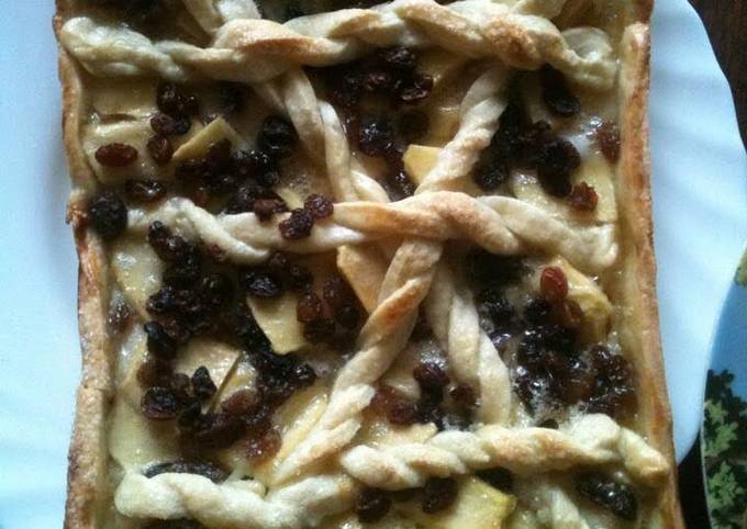 Apple Pie With Honey And Raisins
