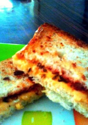 A picture of Easy breakfast cheese toast.