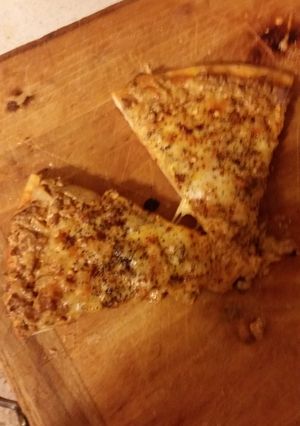 A picture of Beef Stroganoff Pizza.