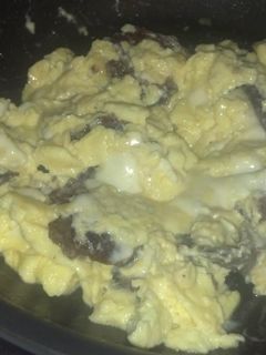 A picture of Cheesesteak Scrambled Eggs.