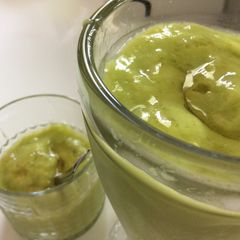A picture of Ripe Avocado Smoothies.
