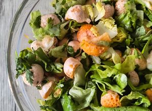 Una foto de Ensalada de digüeñes con lechuga