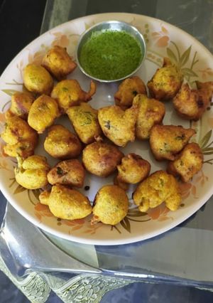 મેથીની ભાજીના ભજીયા (Methi Bhajiya Recipe in Gujarati) રેસીપી મુખ્ય ફોટો