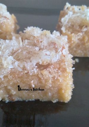 માવા પાક (Mawa Paak Recipe In Gujarati) રેસીપી મુખ્ય ફોટો
