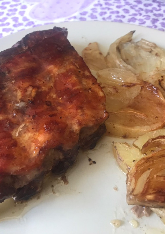 Una foto de Costillas asadas en salsa de verdejo a la barbacoa