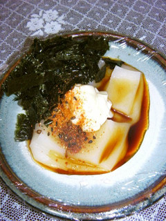 A picture of Use the Microwave on New Years to Make Easy Just-Pounded Style Mochi With Mayonnaise and Shichimi Pepper.
